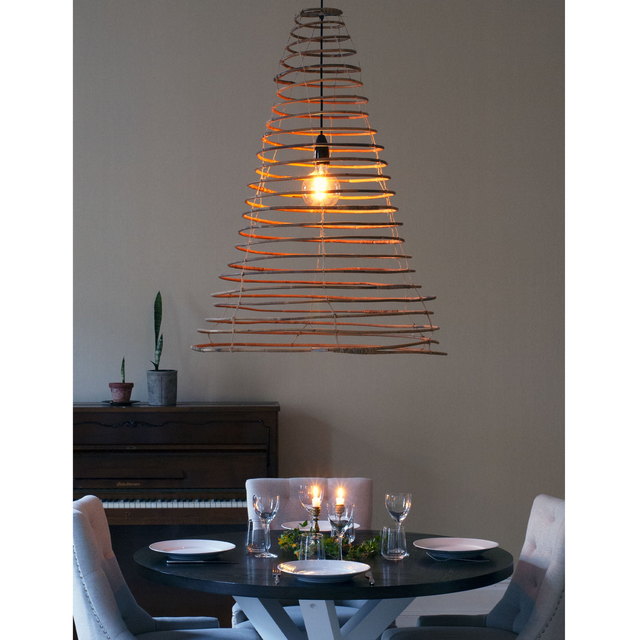 Lampa Ritning Wish lampskärm handgjord i rotting, svart eller vit sladd – form-nomad.com